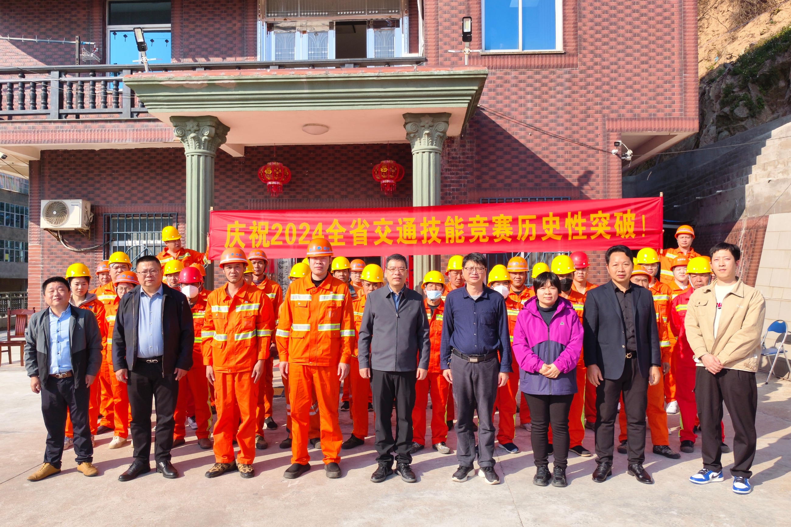 省养护公司助力平潭实现历史性突破，现场获赠感谢状